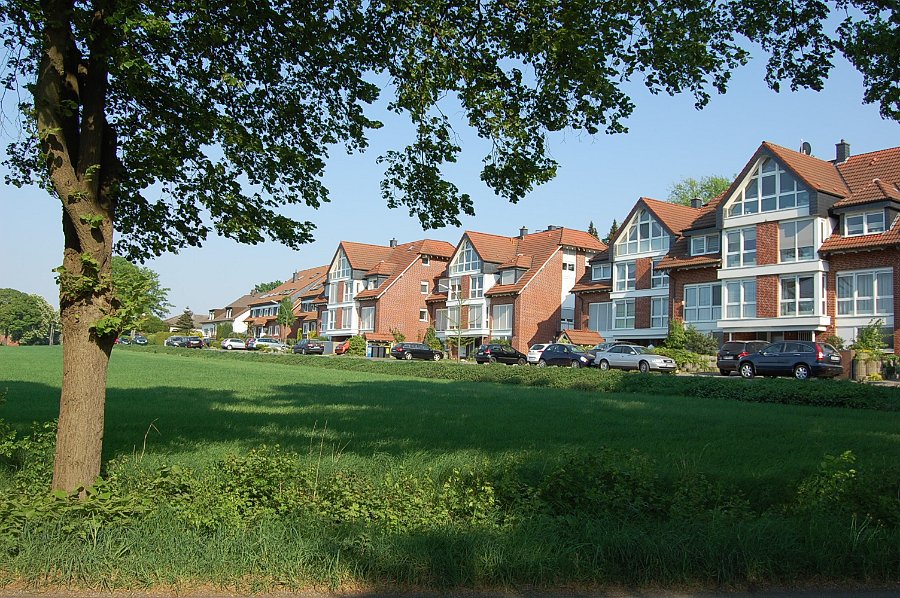 Wohnhaeuser und Gruenflaeche in Wichlinghofen